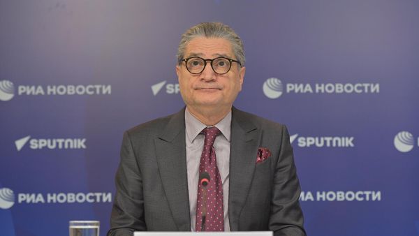 Заместитель председателя правления Евразийского банка развития, куратор Фонда цифровых инициатив ЕАБР Тигран Саркисян во время видеомоста Цифровые проекты стран ЕАЭС (28 ноября 2024). Москвa - Sputnik Армения