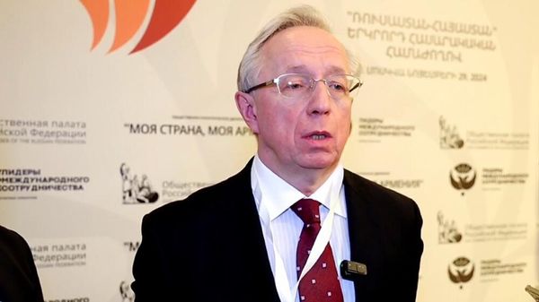 Бомбы западного вмешательства падают везде, в том числе и в Закавказье - Михаил Галузин - Sputnik Армения