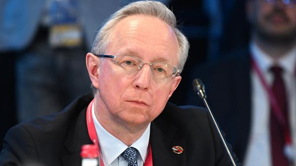 Заместитель министра иностранных дел РФ Михаил Галузин во время сессии Союзное государство России и Белоруссии: стратегия взаимодействия (15 июня 2023). Санкт-Петербург - Sputnik Армения
