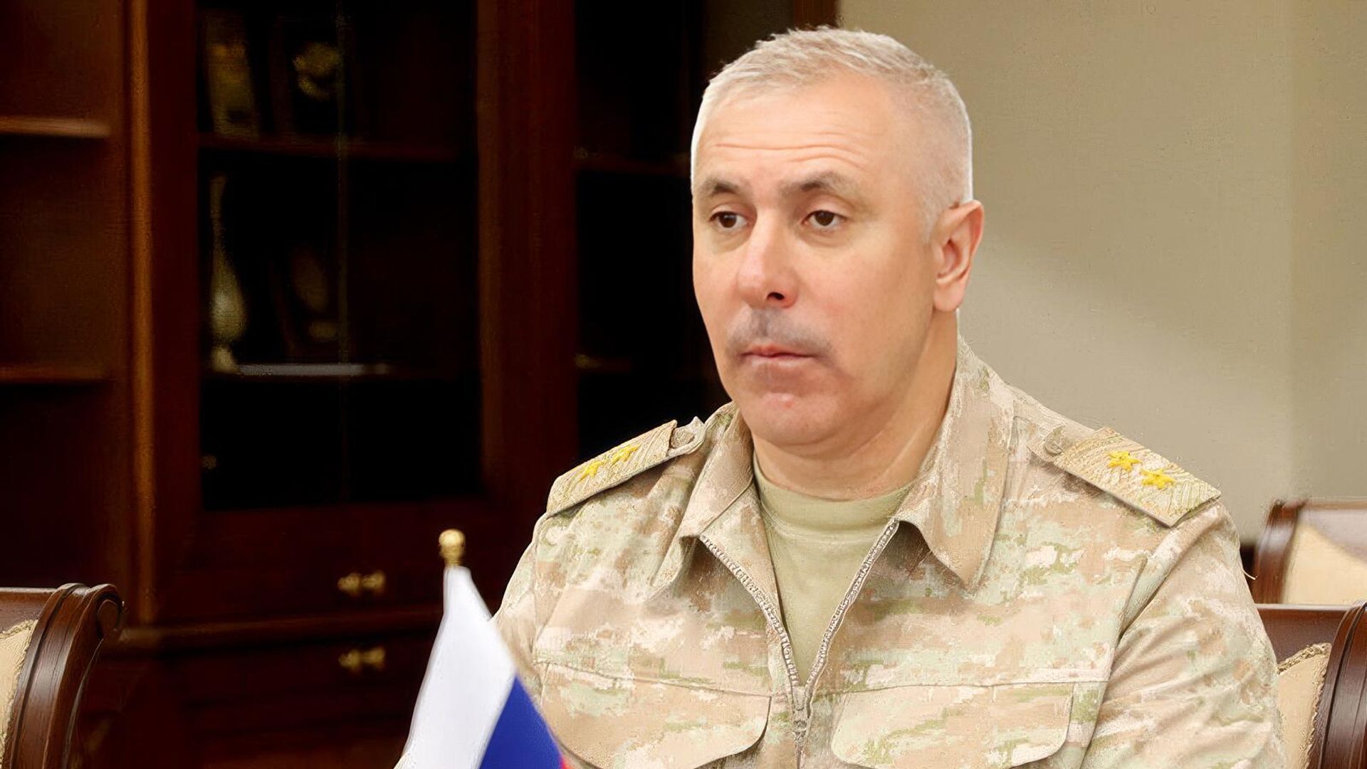 Командующий миротворческими войсками России в Карабахе, генерал-лейтенант Рустам Мурадов на встрече с и.о. министра обороны РА (25 мая 2021). Еревaн Командующий миротворческими войсками России в Карабахе, генерал-лейтенант Рустам Мурадов на встрече с и.о. министра обороны РА (25 мая 2021). Еревaн - Sputnik Армения, 1920, 07.10.2022
