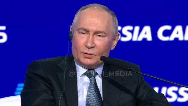 Биткоин и другие цифровые валюты будут развиваться, их никто не сможет запретить, и это будет происходить вне зависимости от того, какой будет судьба доллара — Путин - Sputnik Армения