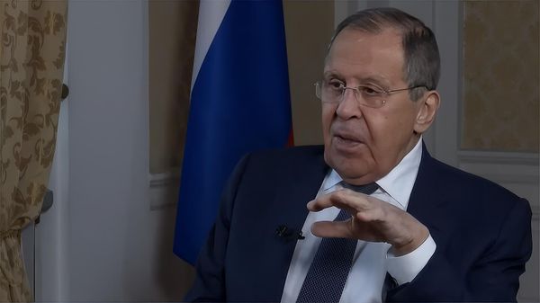 Кадр из интервью министра иностранных дел РФ Сергея Лаврова американскому журналисту Такеру Карлсону - Sputnik Армения