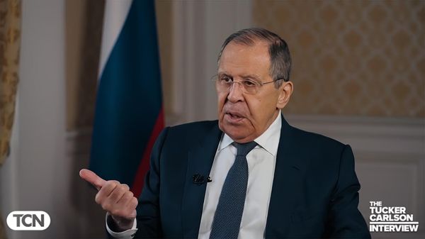 Кадр из интервью министра иностранных дел РФ Сергея Лаврова американскому журналисту Такеру Карлсону - Sputnik Армения