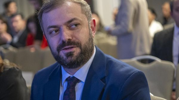 Министр экономики Армении Геворг Папоян на ежегодной церемонии подведения итогов в туристической сфере (6 декабря 2024). Еревaн - Sputnik Армения