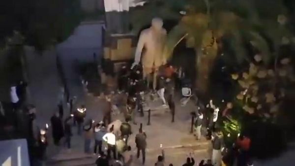 В Дамаске сносят памятник отцу президента Сирии Башара Асада - Хафезу Асаду - Sputnik Армения