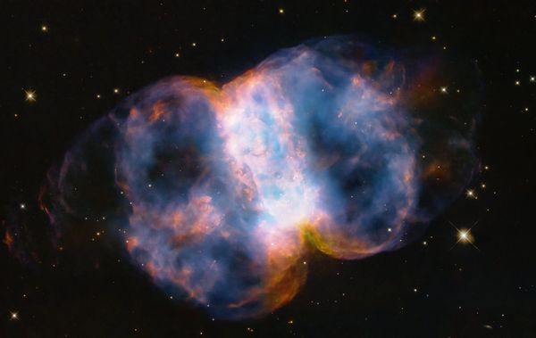 Туманность Маленькая Гантель, или Мессье 76, M76 или NGC 650/651, расположенная на расстоянии 3400 световых лет в созвездии ПерсеяNASA/ESA Hubble Space Telescope - Sputnik Армения