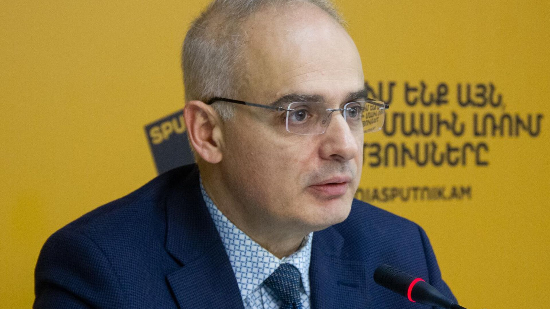 Зампредседателя партии Армянский национальный конгресс Левон Зурабян на пресс-конференции подводит политические итоги года (12 декабря 2024). Еревaн - Sputnik Армения, 1920, 13.08.2025