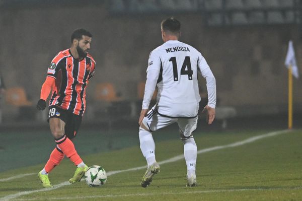 Иссам Чебаке и Брайан Мендоза в матче между командами Noah (Армения) и APOEL (Кипр) 5 тура Лиги конференций УЕФА 2024-25 (12 декабря 2024). Еревaн Иссам Чебаке и Брайан Мендоза в матче между командами Noah (Армения) и APOEL (Кипр) 5 тура Лиги конференций УЕФА 2024-25 (12 декабря 2024). Еревaн - Sputnik Армения