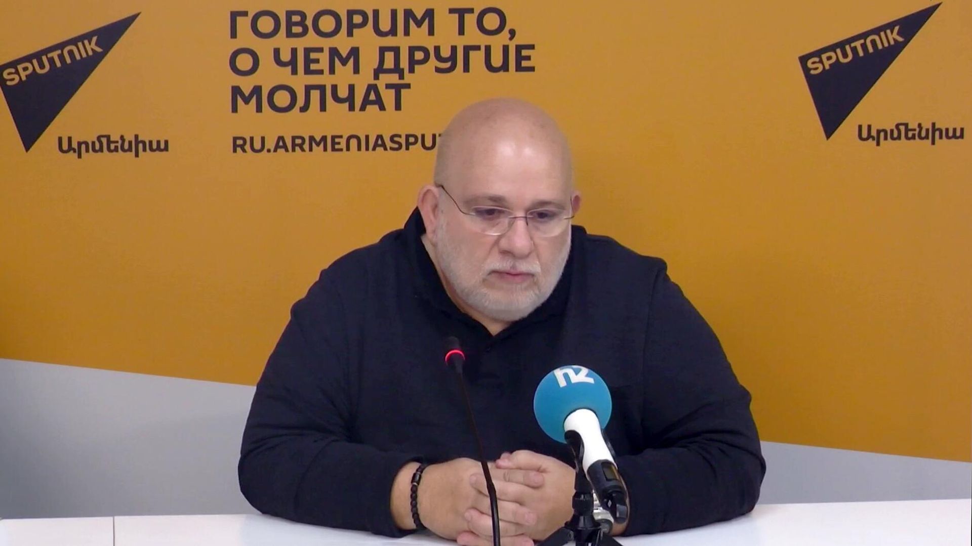 Севак Акопян на пресс-конференции Обострение ситуации в Сирии и его влияние на армянские общины Ближнего Востока  (13 декабря 2024). Еревaн - Sputnik Армения, 1920, 24.11.2025
