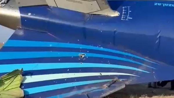 Заур Мамедов выжил при падении лайнера AZAL в Казахстане после авиакатастрофы и рассказал, что происходило на борту - Sputnik Армения