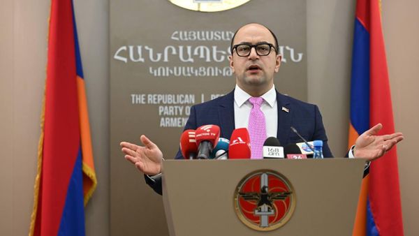 Пресс-конференция руководителя парламентской фракции “Честь имею” Айка Мамиджаняна (26 декабря 2024). Еревaн - Sputnik Армения
