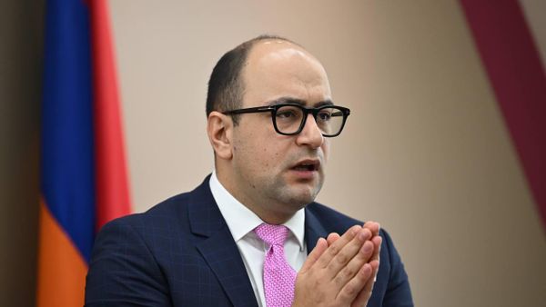 Пресс-конференция руководителя парламентской фракции “Честь имею” Айка Мамиджаняна (26 декабря 2024). Еревaн - Sputnik Армения
