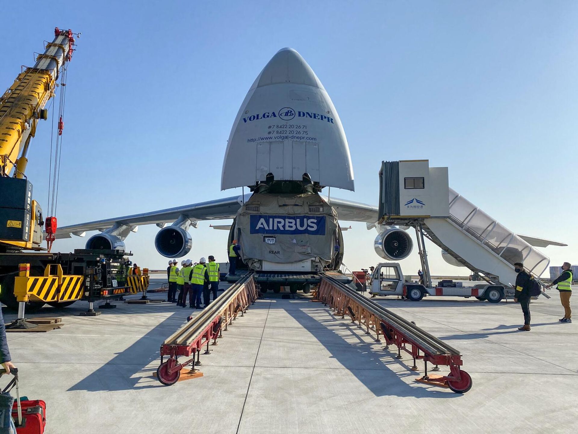 Погрузка грузов на самолет Ан-124 Руслан авиакомпании Волга-Днепр - Sputnik Արմենիա, 1920, 02.01.2025