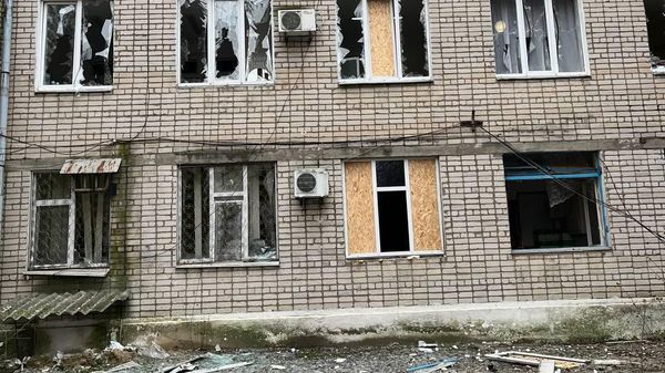 ВСУ атаковали здание Алешкинской центральной районной больницы в Херсонской области - Sputnik Армения