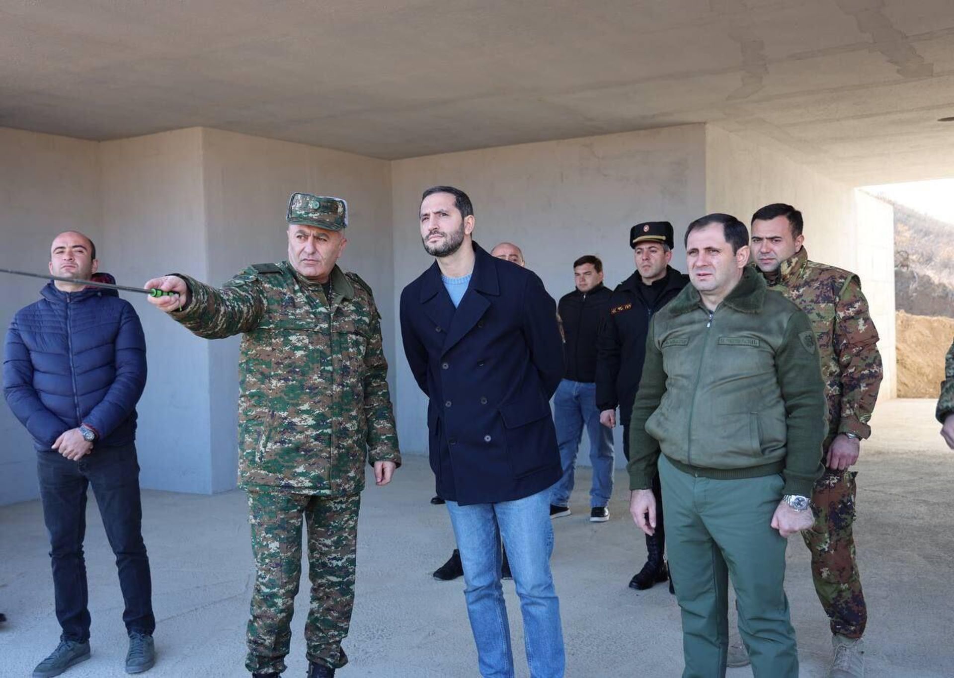 Министр обороны Сурен Папикян, заместитель председателя НС Рубен Рубинян в сопровождении высокопоставленных военных посетили приграничную зону (31 декабря 2024) Министр обороны Сурен Папикян, заместитель председателя НС Рубен Рубинян в сопровождении высокопоставленных военных посетили приграничную зону (31 декабря 2024) - Sputnik Армения, 1920, 31.12.2024