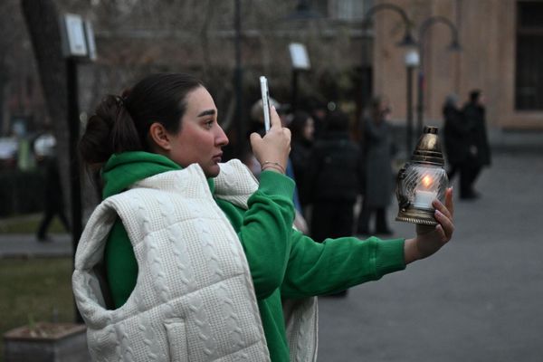 Սուրբծննդյան ճրագալույցի պատարագը երևանյան եկեղեցիներից մեկում - Sputnik Արմենիա