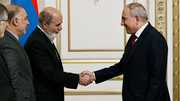Премьер-министр Никол Пашинян принял секретаря Высшего совета национальной безопасности Ирана Али Акбара Ахмадиана (9 января 2025). Еревaн - Sputnik Армения