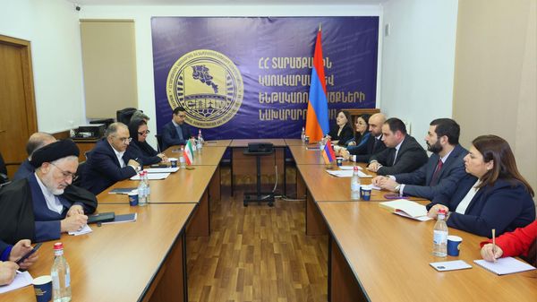 Դավիթ Խուդաթյանն ընդունել է Իրանի Իսլամական Հանրապետության Մեջլիսի Իրան-Հայաստան բարեկամական խմբի ղեկավար Արա Շահվերդյանի գլխավորած պատվիրակությանը - Sputnik Արմենիա