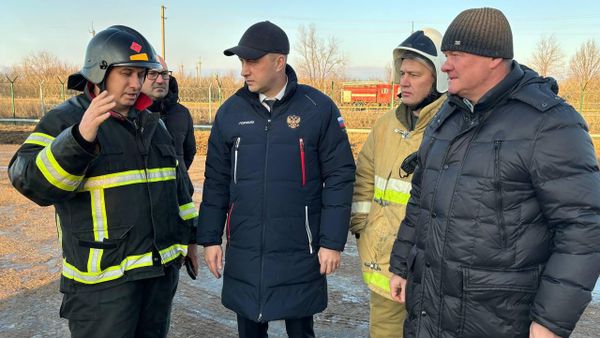 Губернатор Саратовской области Роман Бусаргин провел оперативное совещание на предприятии в Энгельсе, где есть повреждения в результате атаки БПЛА - Sputnik Армения