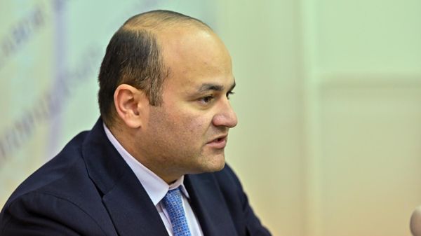 Министр труда и социальных вопросов Нарек Мкртчян во время пресс-конференции по итогам 2024 года (15 января 2025). Еревaн - Sputnik Армения