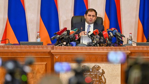 Министр обороны Сурен Папикян во время пресс-конференции по итогам 2024 года (15 января 2025). Еревaн - Sputnik Армения