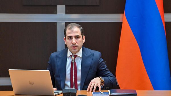 Глава КГД Эдуард Акопян во время пресс-конференции по итогам 2024 года (16 января 2025). Еревaн - Sputnik Армения
