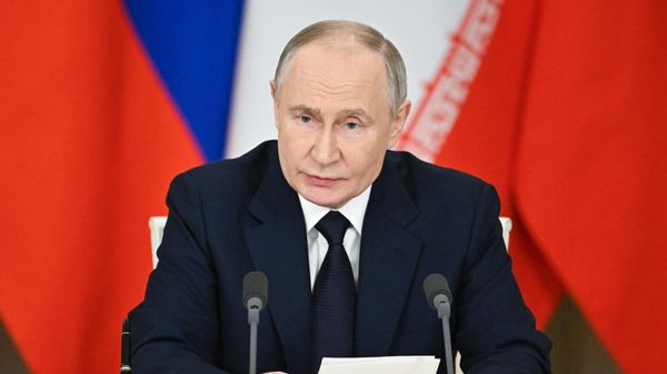 Президент РФ Владимир Путин выступает с заявлением для прессы после подписания договора о всеобъемлющем стратегическом партнерстве между Россией и Ираном (17 января 2025). Москва - Sputnik Армения