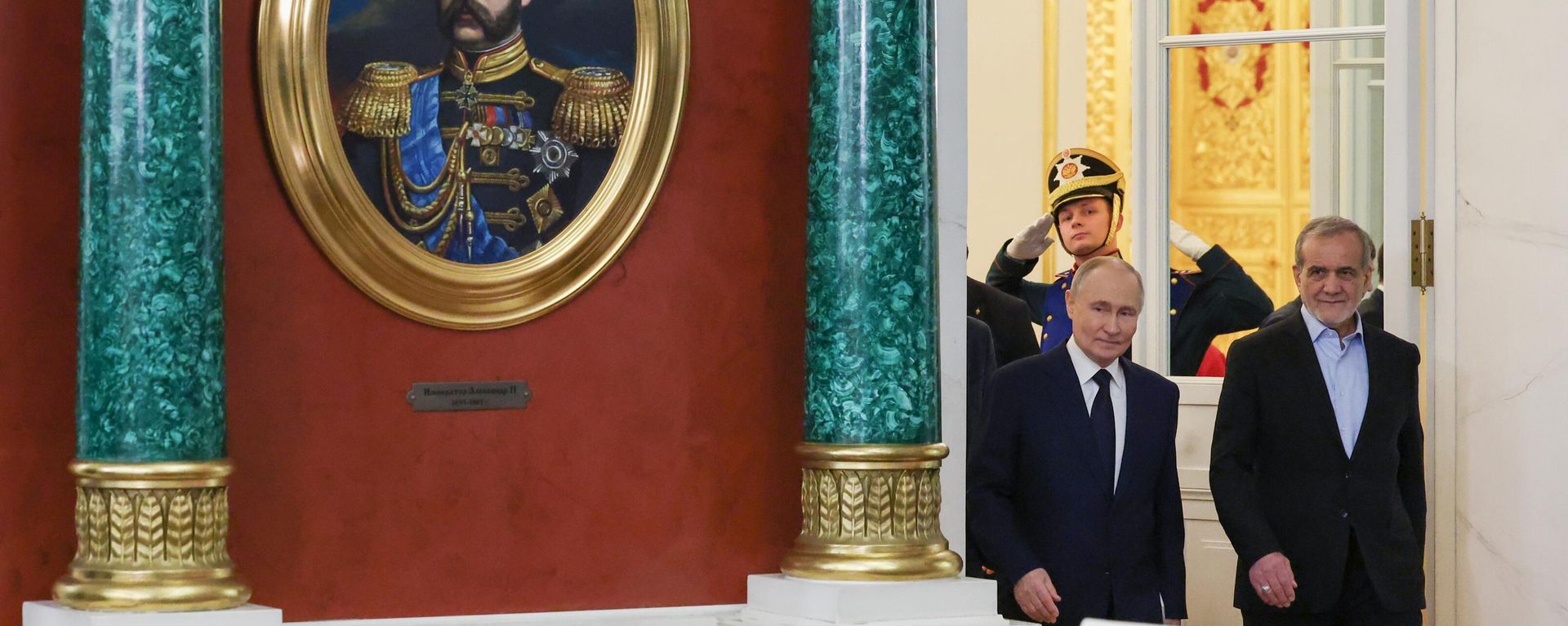 Президент Владимир Путин и президент Ирана Масуд Пезешкиан перед церемонией подписания договора о всеобъемлющем стратегическом партнерстве между Россией и Ираном (17 января 2025). Москва - Sputnik Армения, 1920, 17.01.2025