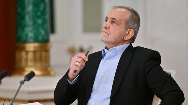 Президент Ирана Масуд Пезешкиан выступает с заявлением для прессы после подписания договора о всеобъемлющем стратегическом партнерстве между Россией и Ираном (17 января 2025). Москвa - Sputnik Армения