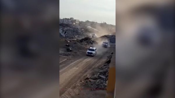Палестинское движение ХАМАС передало представителям Красного Креста первых трех израильских заложниц в рамках сделки - Sputnik Армения