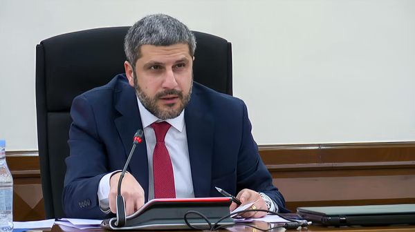 Вице-мэр Еревaна Армен Памбухчян на рабочем совещании мэрии (20 января 2024).Еревaн - Sputnik Армения