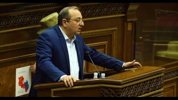 ԱԺ անվտանգության աշխատակիցները պոկեցին Արցախի քարտեզն ԱԺ նախագահության ամբիոնից - Sputnik Արմենիա