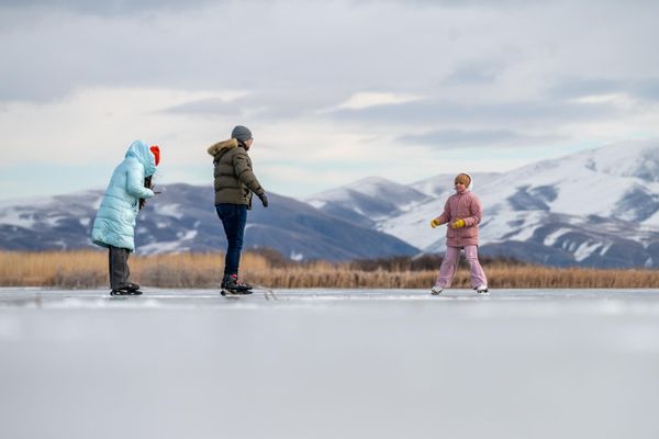 Վայրի սահք Սևանի սառած ծովախորշերից մեկում - Sputnik Արմենիա