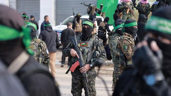 Боевики ХАМАС в преддверии запланированного освобождения четырех израильских заложниц (25 января 2025). Газа - Sputnik Армения