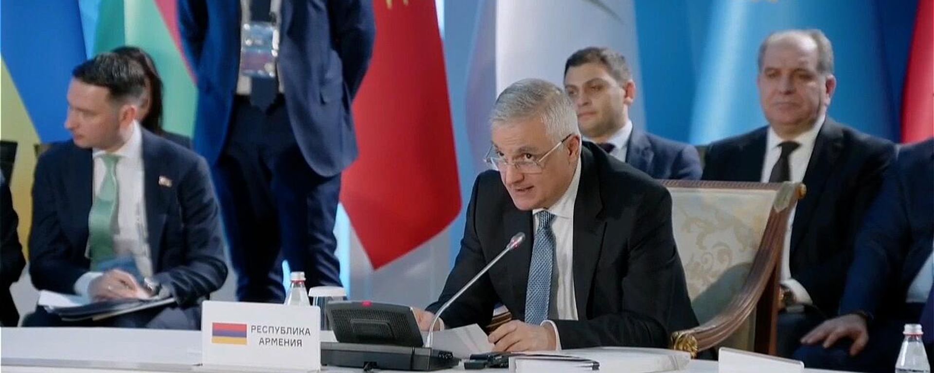Вице-премьер Армении: в ЕАЭС нужно повышать доступность финансов для совместных бизнес-проектов - Sputnik Армения, 1920, 31.01.2025