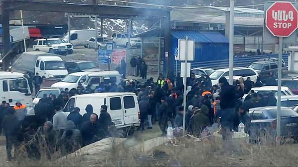 Более 700 работников Зангезурского медно-молибденового комбината (ЗМК) бастуют, требуя повышения зарплаты  - Sputnik Армения