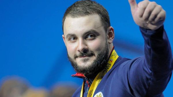 Самвел Гаспарян из сборной Армении на церемонии награждения мужчин в весовой категории 109 кг на чемпионате Европы по тяжелой атлетике (22 апреля 2023). Еревaн - Sputnik Армения