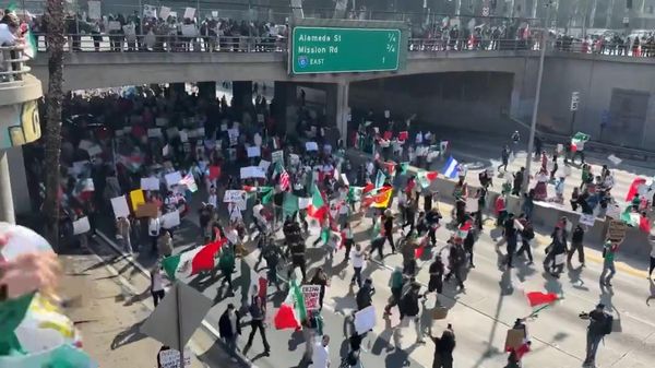 Акции протеста в Лос-Анджелесе против массовых депортаций нелегальных мигрантов - Sputnik Армения