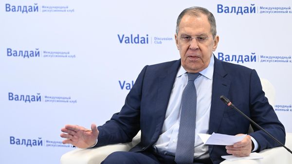 Министр иностранных дел РФ Сергей Лавров во время встречи с участниками XIV Ближневосточной конференции международного дискуссионного клуба Валдай (4 февраля 2025). Москвa - Sputnik Армения