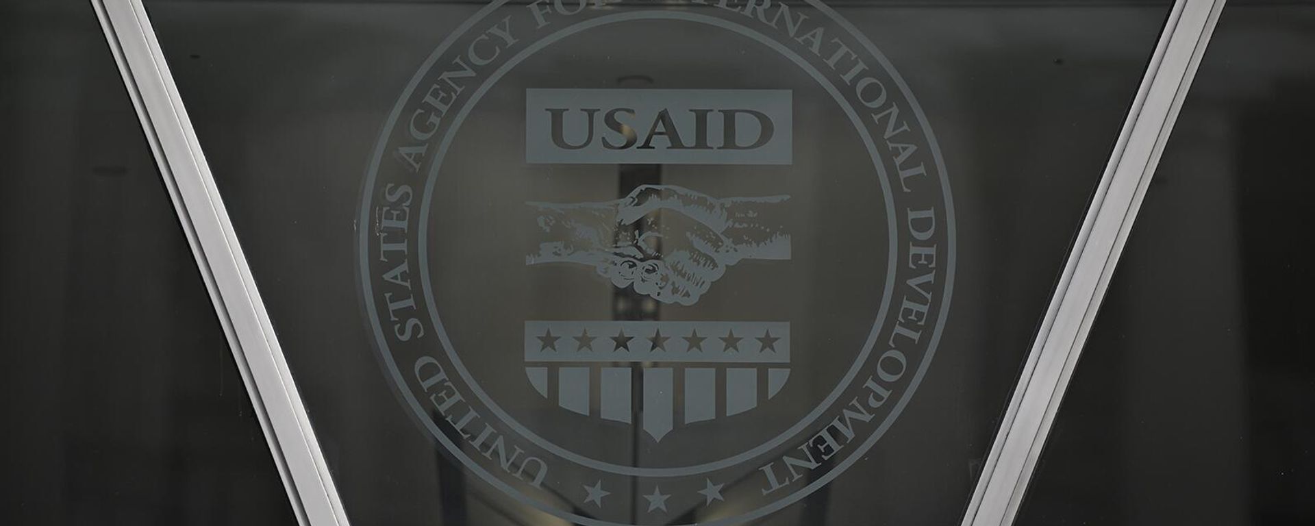 Логотип USAID в штаб-квартире Агентства - Sputnik Армения, 1920, 04.02.2025
