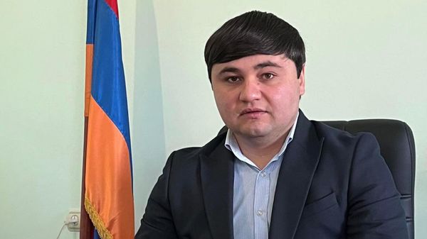 Административный глава села Мердзаван укрупненной общины Паракар Мгер Ахтоян - Sputnik Армения