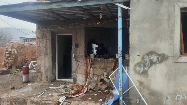 Последствия взрыва газового баллона в одном из домов на кольцевой развязке в селе Ерасх (6 февраля 2025). Арарат - Sputnik Армения