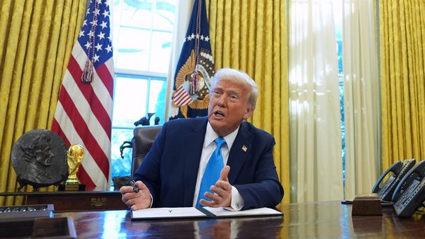 Президент США Дональд Трамп беседует с журналистами в Белом доме (4 февраля 2025 ). Вашингтон - Sputnik Армения