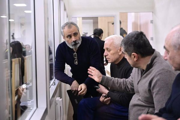 Давид Бабаян, Левон Мнацаканян, Араик Арутюнян и Бако Саакян во время суда (7 февраля 2025). Баку - Sputnik Армения