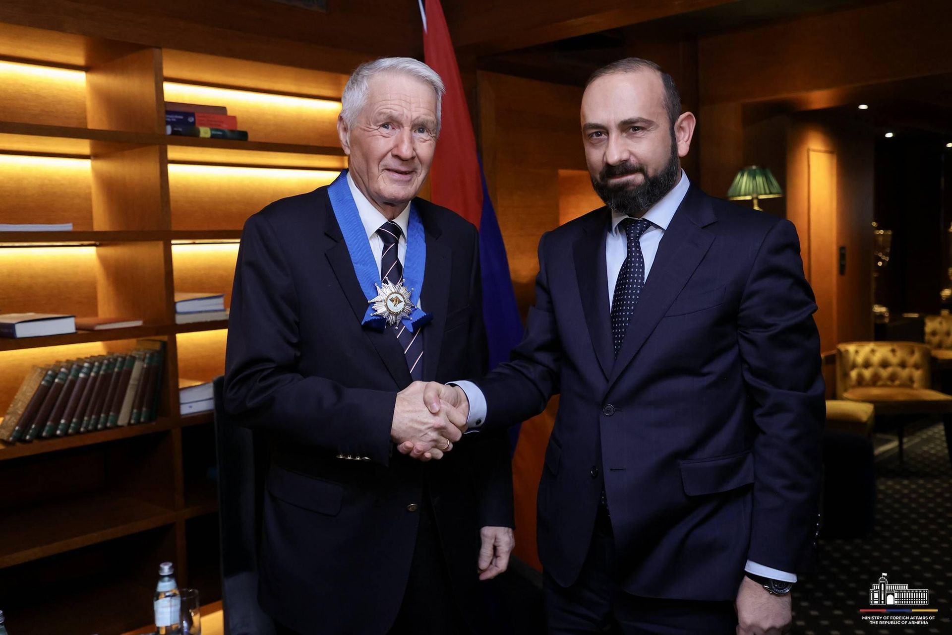 Глава МИД Арарат Мирзоян вручил Орден Почета РА бывшему ГС СЕ, бывшему премьер-министру Норвегии Турбьёрну Ягланду (8 февраля 2025). Осло Глава МИД Арарат Мирзоян вручил Орден Почета РА бывшему ГС СЕ, бывшему премьер-министру Норвегии Турбьёрну Ягланду (8 февраля 2025). Осло - Sputnik Армения, 1920, 08.02.2025