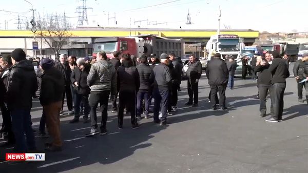 Акция протеста жителей района Ахтанак (10 февраля 2025). Еревaн - Sputnik Армения