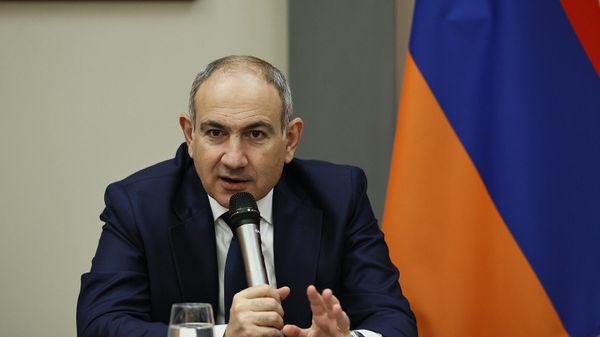 Встреча премьер-министра Никола Пашиняна с представителями армянской общины Франции (11 февраля 2025). Париж - Sputnik Армения