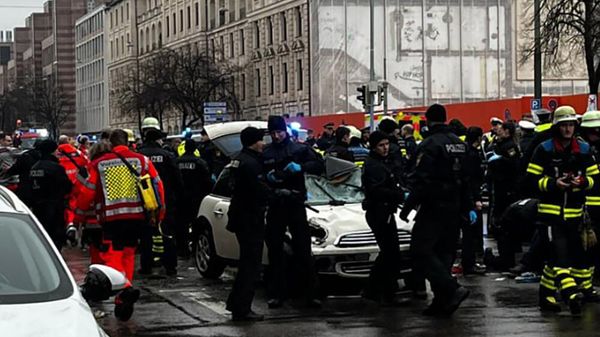 Автомобиль влетел в толпу в преддверии конференции по безопасности (13 февраля 2025). Мюнхен - Sputnik Армения
