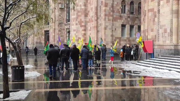 Курдская община Армении организовала акцию протеста в связи с 26-й годовщиной заключения Оджалана около офиса ООН - Sputnik Արմենիա