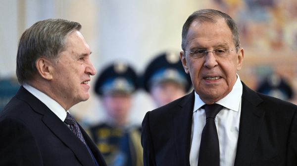 Помощник президента РФ Юрий Ушаков и министр иностранных дел РФ Сергей Лавров - Sputnik Армения